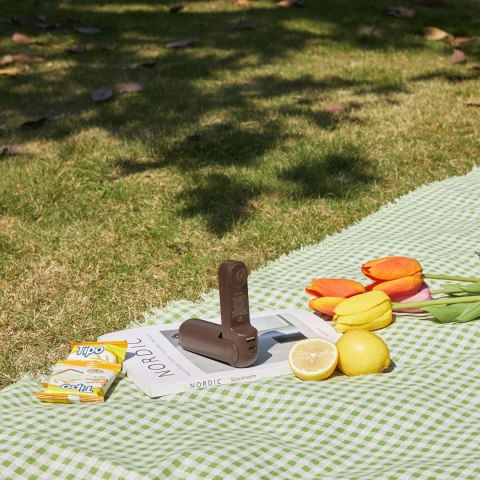 Mini wentylator wiatrak przenośny z funkcją powerbanka latarką USB-A USB-C 2000mAh - brązowy Jisulife