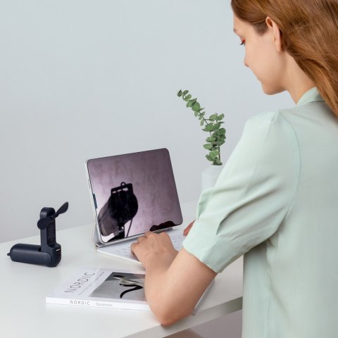 Mini wentylator wiatrak przenośny z funkcją powerbanka latarką USB-A USB-C 2000mAh - niebieski Jisulife