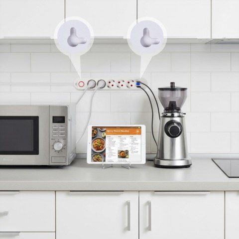 Listwa zasilająca 5 gniazd MCE395 W 3xUSB, 110-240v AC 50/60Hz, 2,1A max 2500W, biała Maclean