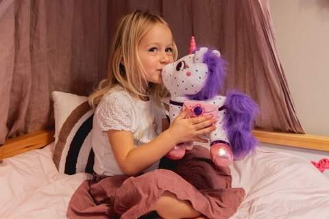 Maskotka interaktywna Playshifu Zeezee Jednorożec Dante