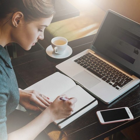 Filtr prywatyzujący RODO do MacBook Air 13.6 cala | Magnetyczny | Ochrona wzroku Qoltec