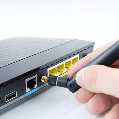 Antena Wi-Fi 2.4/2.5GHz | 5.1/5.8GHz | 5dBi | dookólna | wewnętrzna Qoltec