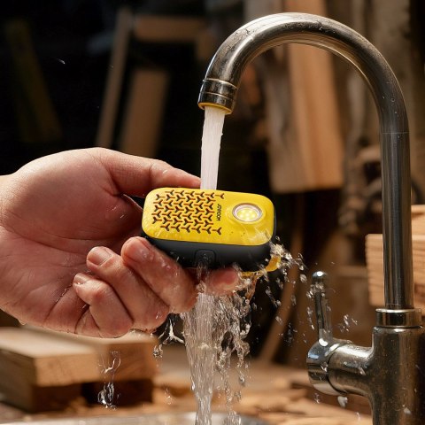 Głośnik przenośny z latarką magnesem klipsem Bluetooth IP67 - żółty JOYROOM
