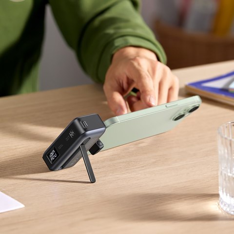 Powerbank 5000mAh zintegrowane złącze USB-C (męski) / USB-C (żeński) - szary UGREEN