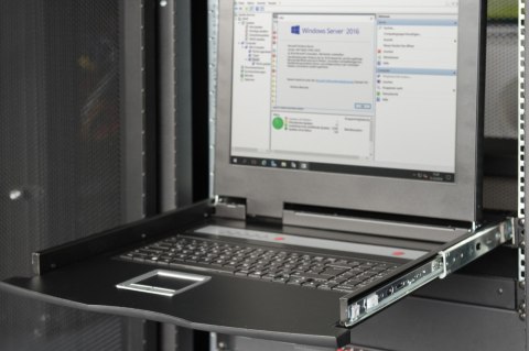 Konsola 19 LCD z touchpad KVM 8 portów 1U komplet kabli (8xDS-19231) klawiatura US Digitus