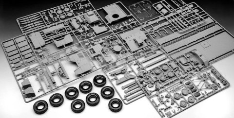 Model plastikowy Ciężarówka Man 10T Milgl 8x8 1/35 Revell