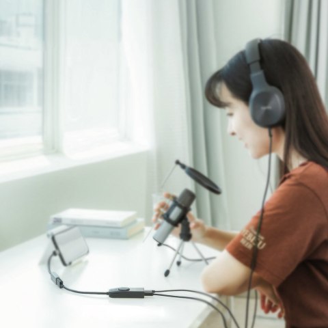 Zewnętrzna karta dźwiękowa adapter USB - 3.5 mm mini jack z regulacją głośności 15cm czarny UGREEN