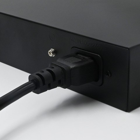 Przełącznik sieciowy SWITCH FAST Ethernet PoE | 8x RJ45 | 2x RJ45 Uplink | 120W | 10/100 Mb/s Qoltec