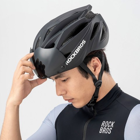 Kask rowerowy z szybką odpinanymi okularami z filtrem UV unisex - czarny ROCKBROS