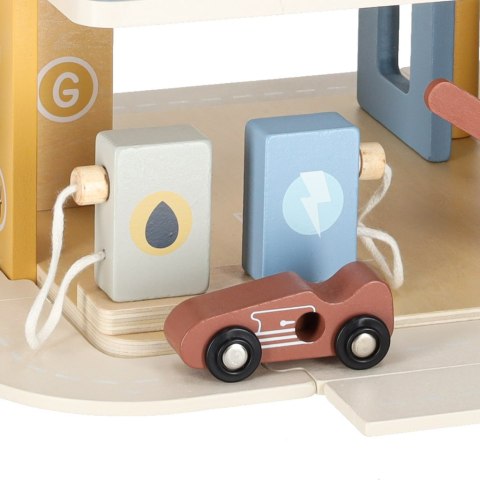 Garaż drewniany parking samochodowy piętrowy stacja benzynowa Kik Sp. z o. o. Sp. k.