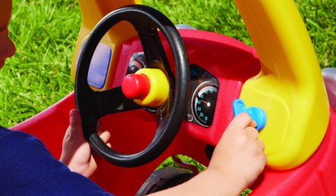 Jeździk Cozy Coupe nowe oczy Little Tikes