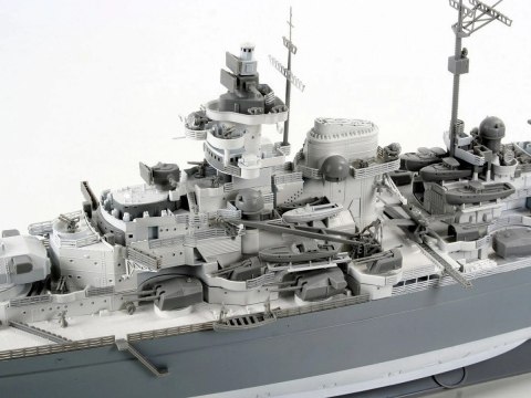Model plastikowy statek Tirpitz 1:350 Revell