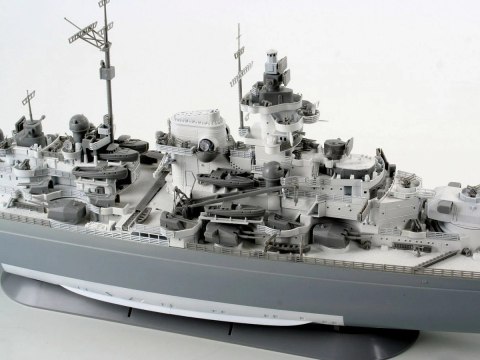 Model plastikowy statek Tirpitz 1:350 Revell