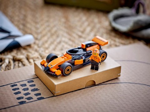 LEGO City 60442 - F1 Kierowca i bolid McLaren