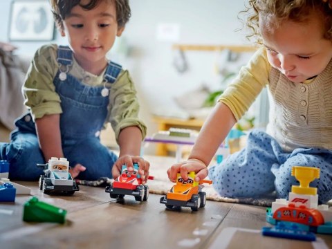 LEGO Duplo 10445 - Bolidy i kierowcy F1