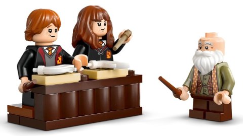 LEGO Harry Potter 76442 - Zamek Hogwart: Zajęcia z zaklęć i uroków