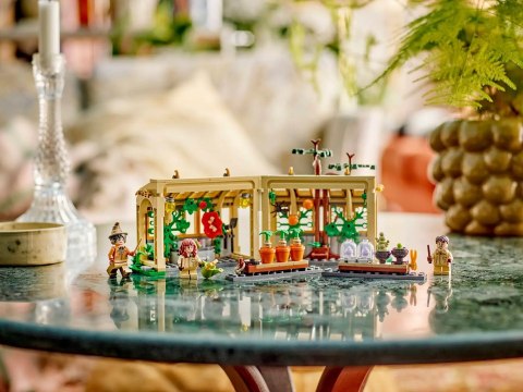 LEGO Harry Potter 76445 - Zamek Hogwart: zajęcia z zielarstwa