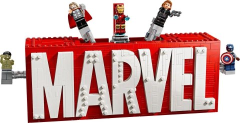 LEGO Marvel Super Heroes 76313 - Logo MARVEL z minifigurkami