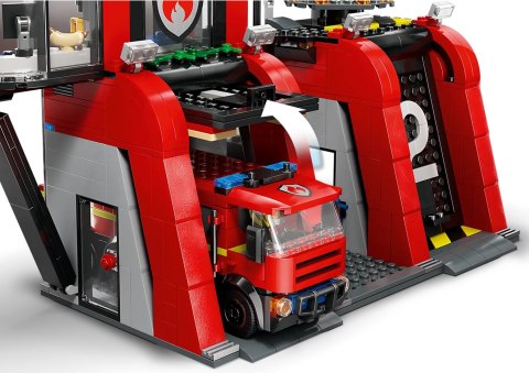 LEGO City 60414 - Remiza strażacka z wozem strażackim