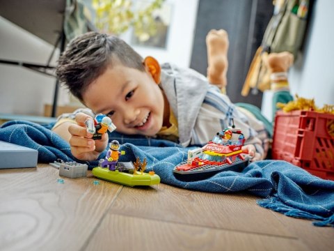 LEGO City 60373 - Łódź strażacka