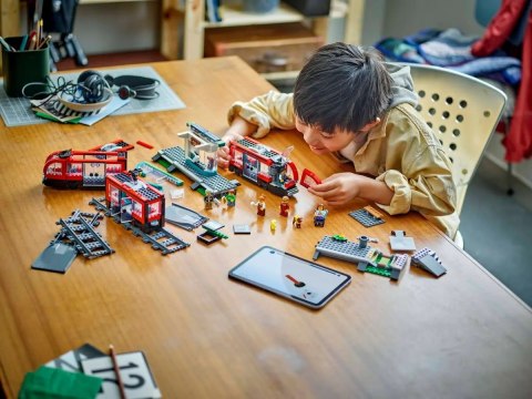 LEGO City 60423 - Tramwaj miejski ze stacją