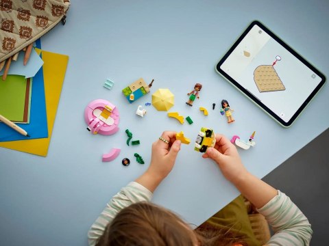 LEGO Friends 42658 Impreza na basenie z jednorożcem i flamingiem