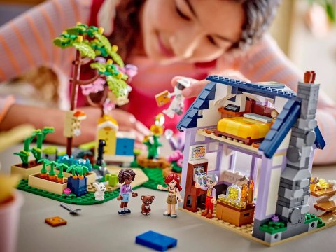 LEGO Friends 42669 - Dom pszczelarzy i kwiatowy ogród