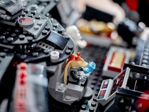 LEGO Star Wars 75389 Mroczny Sokół Millennium