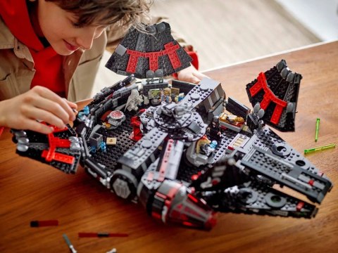 LEGO Star Wars 75389 Mroczny Sokół Millennium