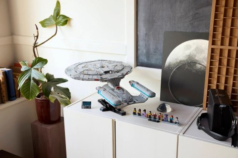 LEGO Icons 10356 - Star Trek: U.S.S. Enterprise NCC-1701-D