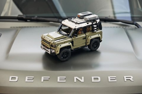 LEGO Technic 42110 - Land Rover Defender