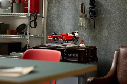 LEGO Icons 11375 - Ferrari F2004 i Michael Schumacher