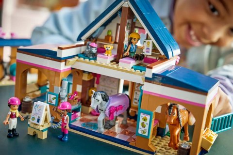 LEGO Friends 42688 Stajnia i akademia jeździecka