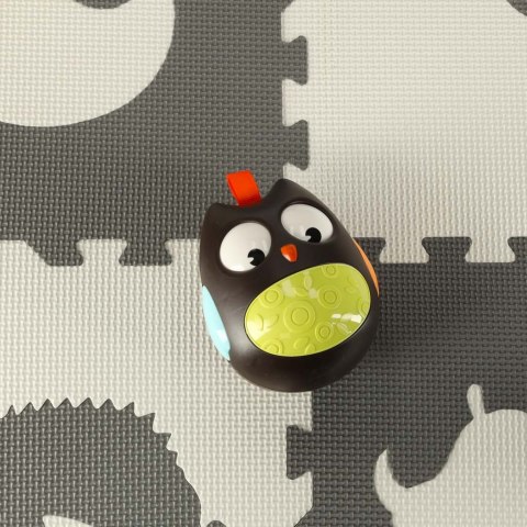 Wańka wstańka sowa sensoryczna kiwajka czarna Kik Sp. z o. o. Sp. k.