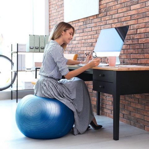 Piłka gimnastyczna do ćwiczeń z pompką 65 cm - niebieska WOZINSKY