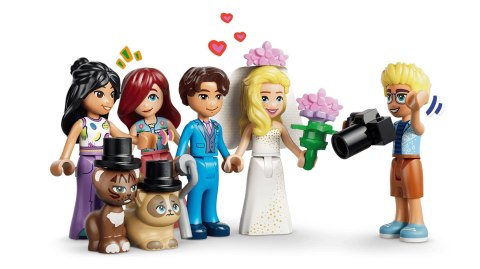 LEGO Friends 42704 - Grand Hotel w mieście Heartlake