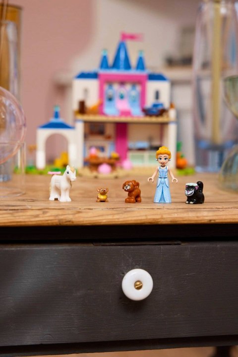 LEGO Disney 43283 - Zamek Kopciuszka i jej zwierzęcych przyjaciół