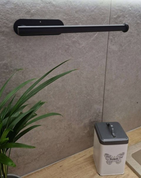 Uchwyt wieszak na papier ręcznik papierowy kuchenny taśma dwustronna mat loft czarny Kik Sp. z o. o. Sp. k.