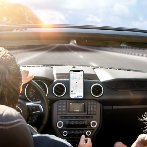 Magnetyczny uchwyt samochodowy na telefon samoprzylepny do deski rozdzielczej czarny UGREEN