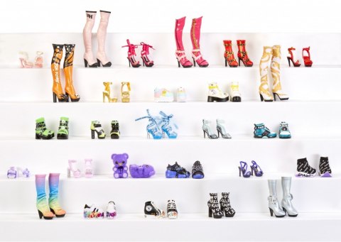 Akcesoria Rainbow High Buty display 27 sztuk MGA