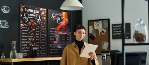 Monitor informacyjny DS 43'- 18/7 2x10W Android 11.0 Avtek