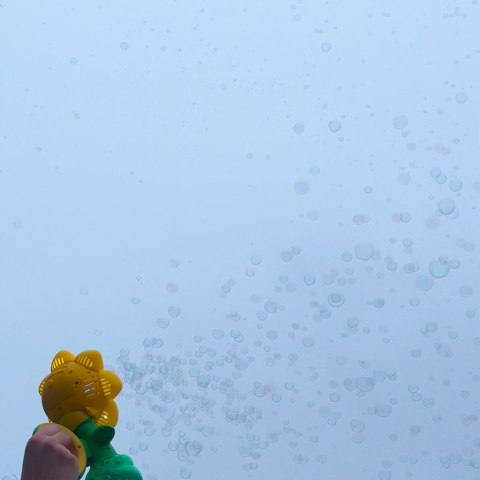 Maszynka do baniek mydlanych automat generator kwiatek bańki światła Kik Sp. z o. o. Sp. k.