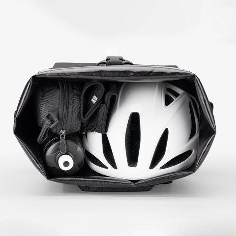 Sakwa rowerowa z funkcją plecaka wodoodporna z zaczepem na kask 18l - czarna ROCKBROS