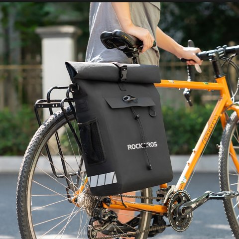 Sakwa rowerowa z funkcją plecaka wodoodporna z zaczepem na kask 18l - czarna ROCKBROS