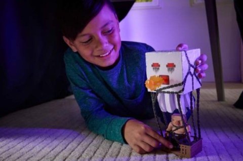 Zestaw z figurką Minecraft Atakujący Ghast z pociskiem Mattel