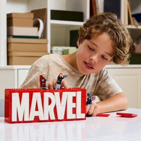 Klocki Super Heroes 76313 Logo MARVEL z minifigurkami LEGO