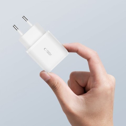 Ładowarka sieciowa USB-C PD 20W / USB-A QC 3.0 z kablem USB-C / iPhone Lightning - biała Tech-Protect