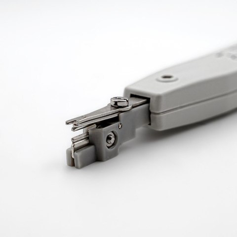 Uderzeniowy zaciskacz do złącz i cięcia kabli sieciowych Qoltec