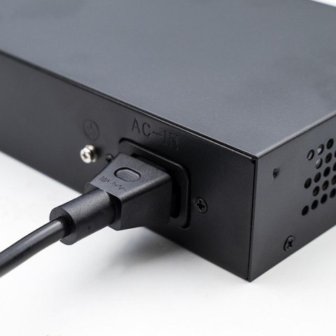 Przełącznik sieciowy SWITCH FAST ETHERNET PoE 4x RJ45 PoE 1x RJ45Uplink 1x SFP | 65W | 1000 Mb/s Qoltec