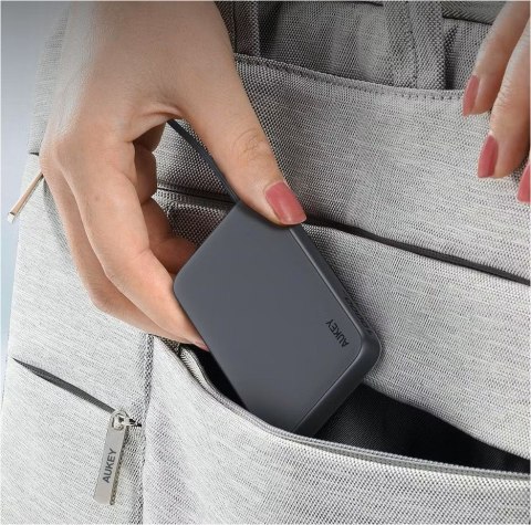 PB-Y53P PowerBank 10000mAh 22.5W 4xUSB kabel USB-C AUKEY